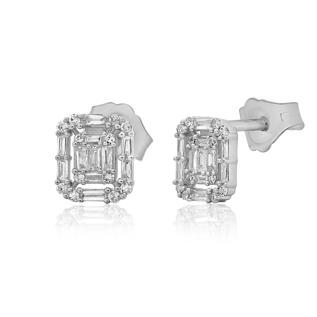 עגילי סטוד כסף אלגנטיים עם עיצוב יהלום מלבני.