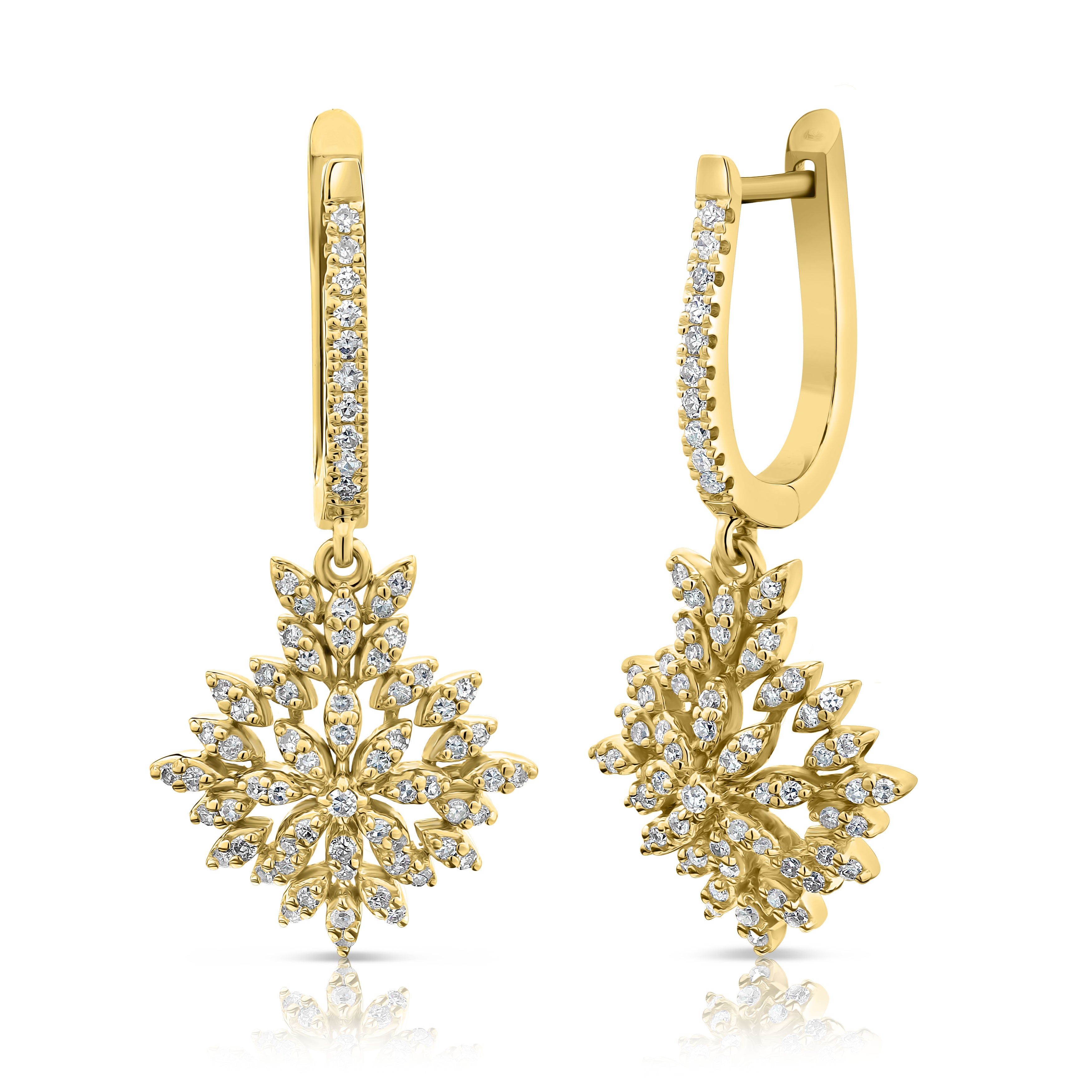 עגילי פתית שלג מזהב עם הדגשות של יהלומים