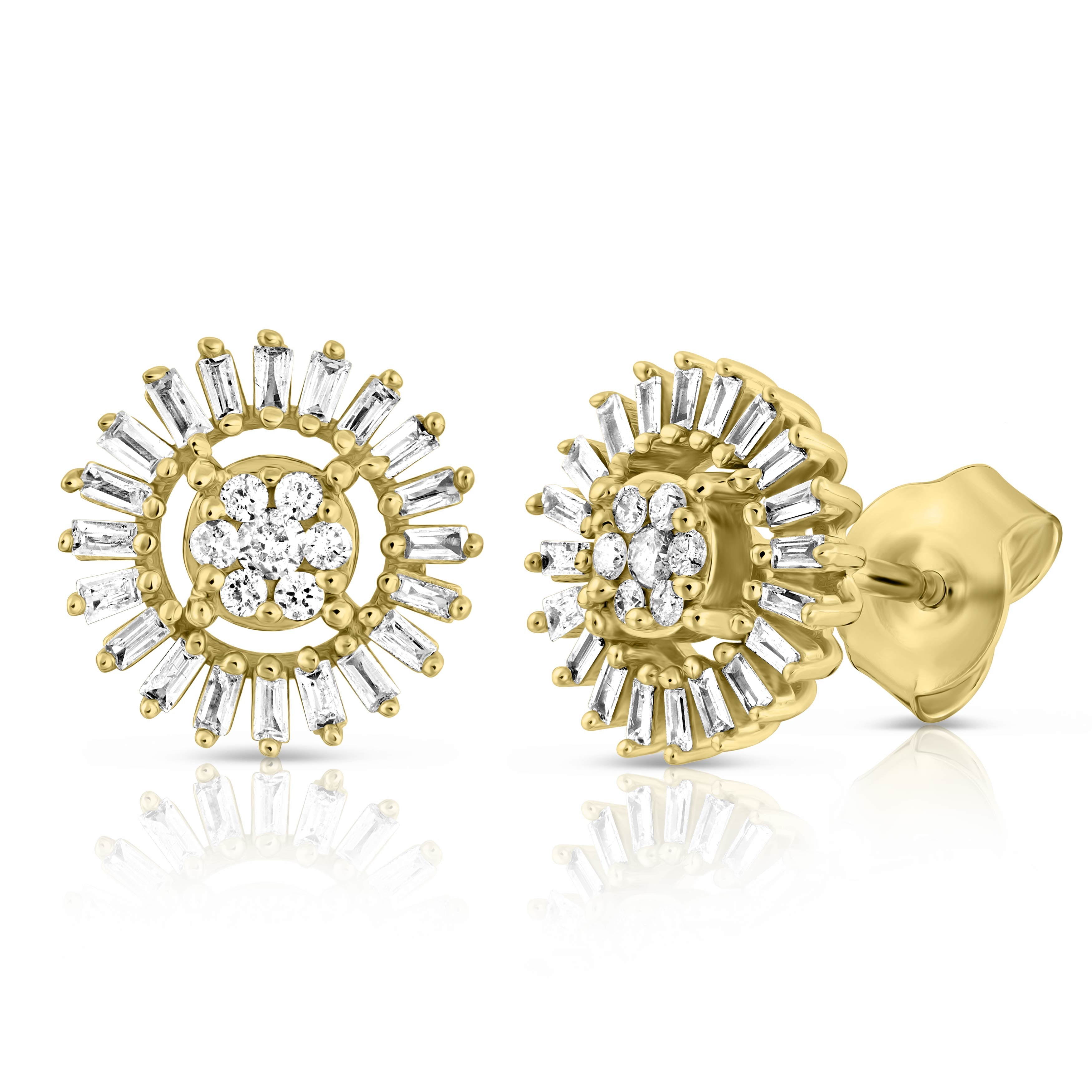 עגילי סטוד מזהב ויהלומים עם עיצוב פרחוני