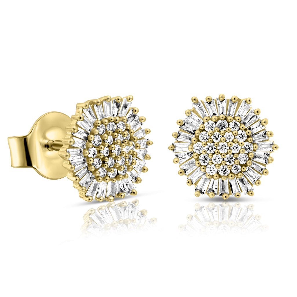 זוג עגילים בהשראת פרחים עם קבוצת אבנים מנצנצות הממוקמות בזהב ובכסף.