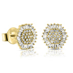 זוג עגילים בהשראת פרחים עם קבוצת אבנים מנצנצות הממוקמות בזהב ובכסף.