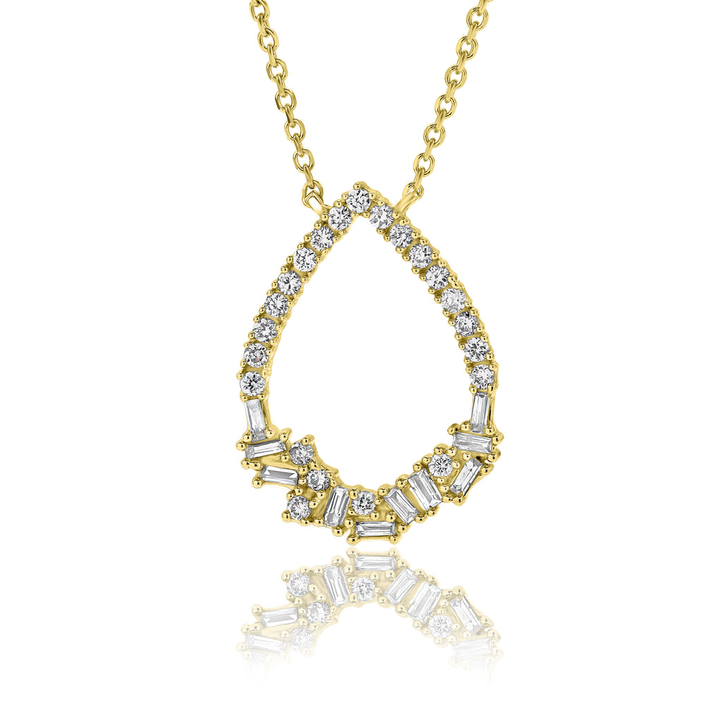 שרשרת עם תליון טיפה מזהב מעוטרת ביהלומים מנצנצים.