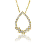 שרשרת עם תליון טיפה מזהב מעוטרת ביהלומים מנצנצים.