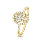 טבעת זהב אלגנטית עם אשכול של יהלומים מנצנצים.