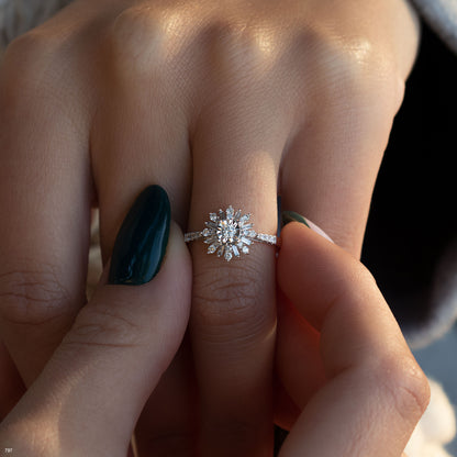 טבעת יהלומים בעיצוב פרח