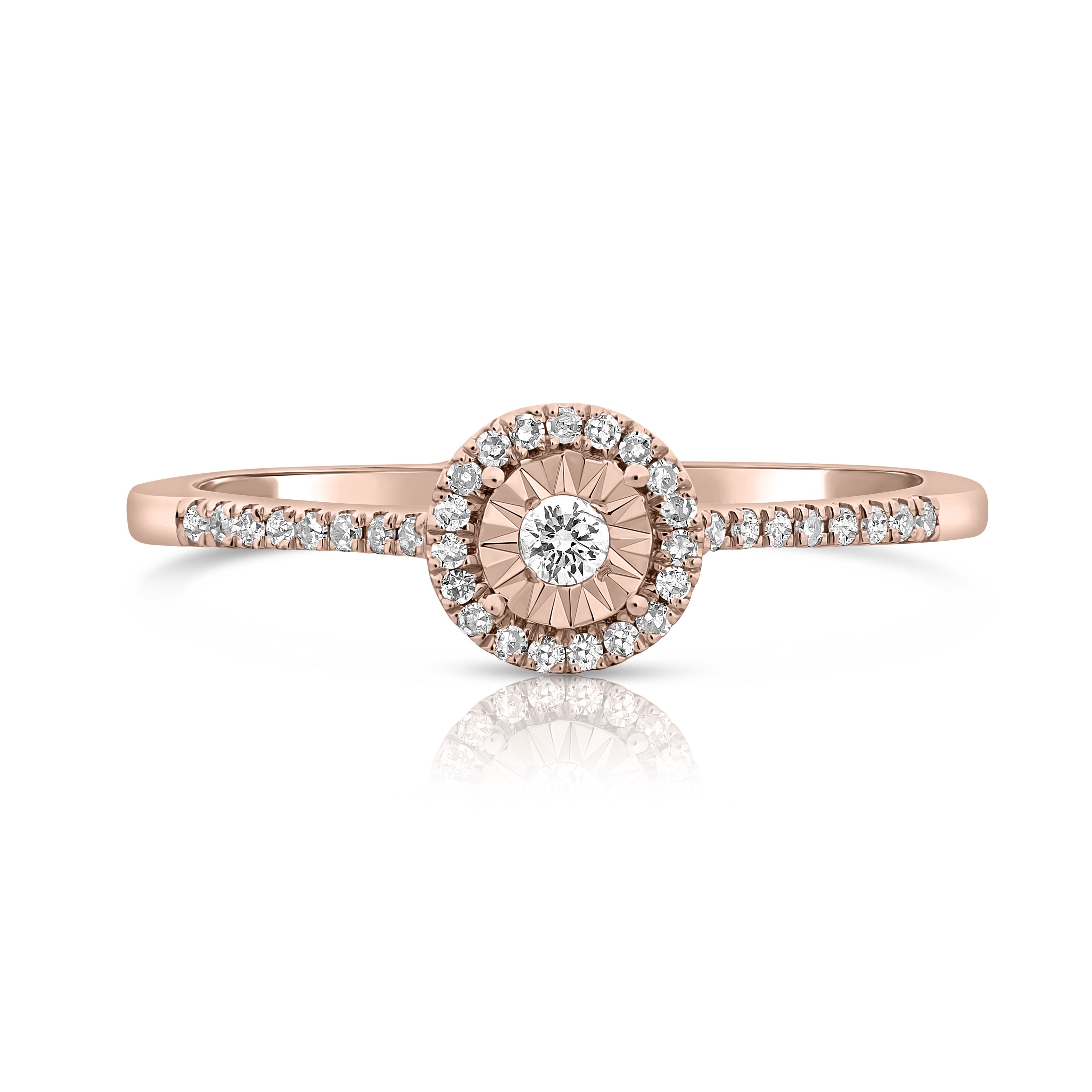 טבעת זהב רוז עם יהלום מרכזי מוקף ביהלומים קטנים