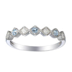 טבעת כסף אלגנטית עם אבני חן כחולות ושקופות לסירוגין