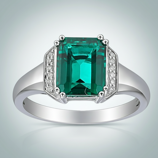 טבעת אבן חן אמרלד ויהלומים בזהב לבן