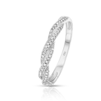 טבעת כסף אלגנטית עם עיצוב מסולסל ואבנים זוהרות