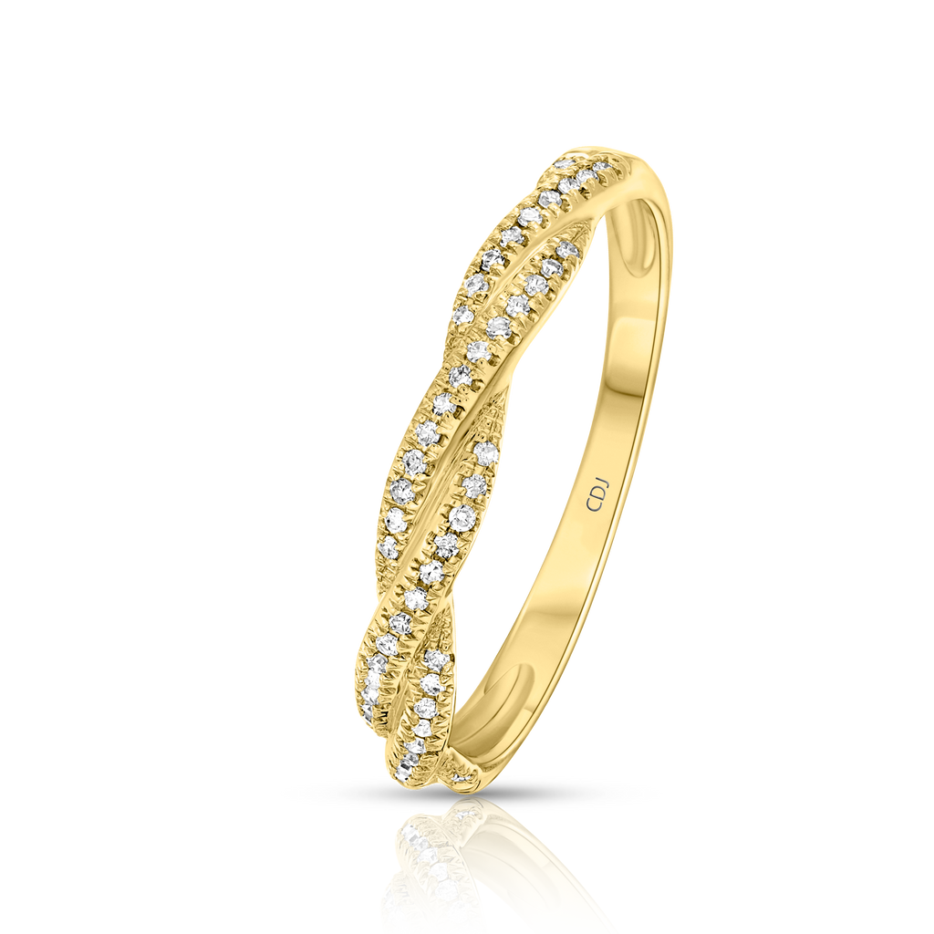 טבעת זהב אלגנטית עם עיצוב משולב ודימנטים נוצצים