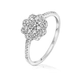 טבעת פרח עם יהלומים נוצצים בעיצוב אשכול.